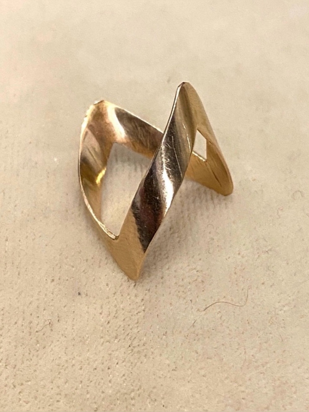 2.3g 14K Yellow Gold Chevron Ring
